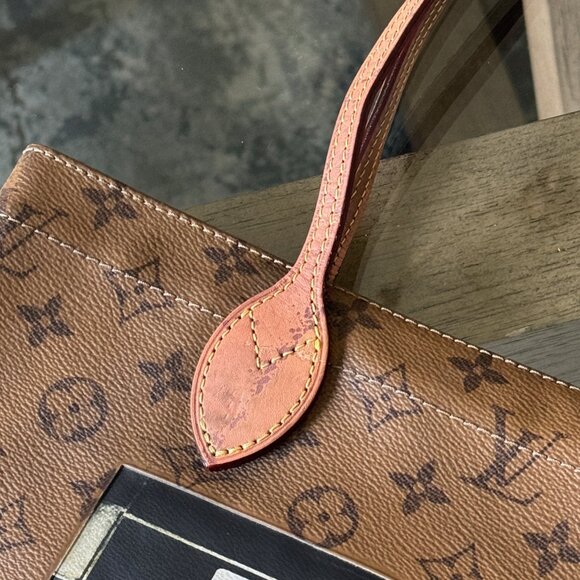 Louis Vuitton MONOGRAM REVERSE CANVAS Carry It - Picture 8 of 13